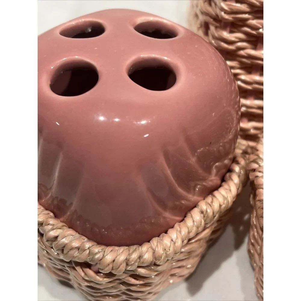 Vintage Pink Wicker‎ Ceramic Bathroom Set Soap  Toothbrush Tissue And Basket 4